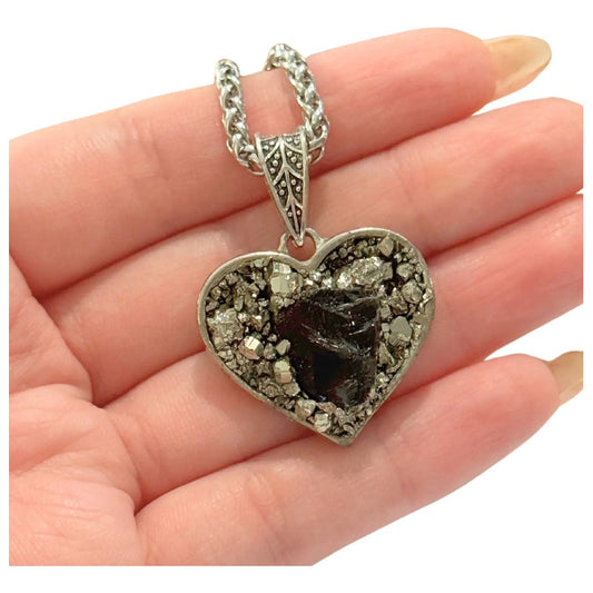 Collar Corazón Con Pirita + Obsidiana Y Cadena De Acero Nudo De Bruja Obsidiana