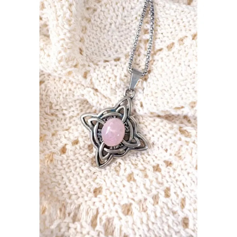 Collar Amuleto Protector Nudo De Bruja Con Piedra Natural Cuarzo Rosa