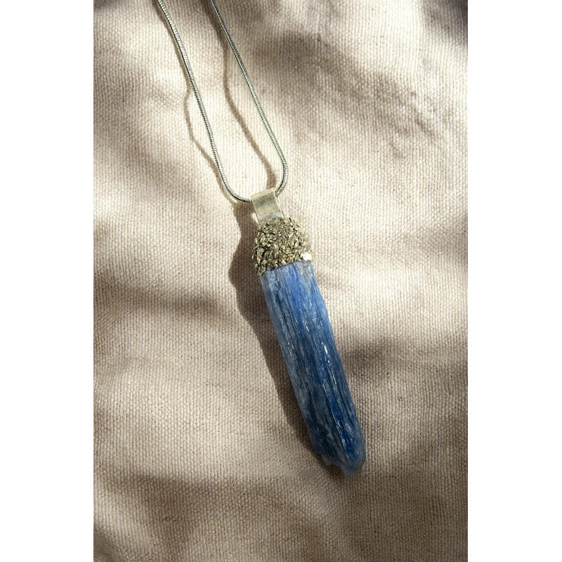 Collar Meditación Cianita Azul Alpaca Y Pirita Cianita Azul Pirita