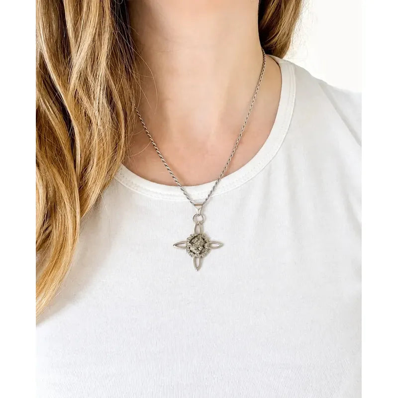 Collar Protección Nudo De Bruja Con Pirita Y Cadena De Acero Nudo De Bruja Y Pirita