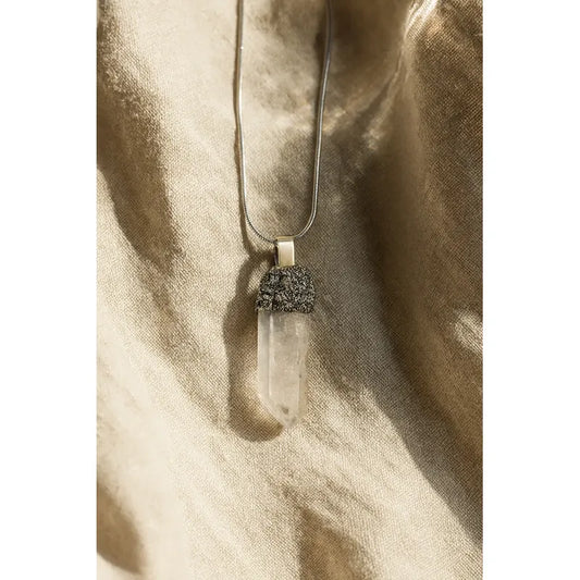 Collar Punta De Cuarzo Cristal En Bruto Con Pirita Cuarzo Metalizado De 4 A 4.5 Cm.
