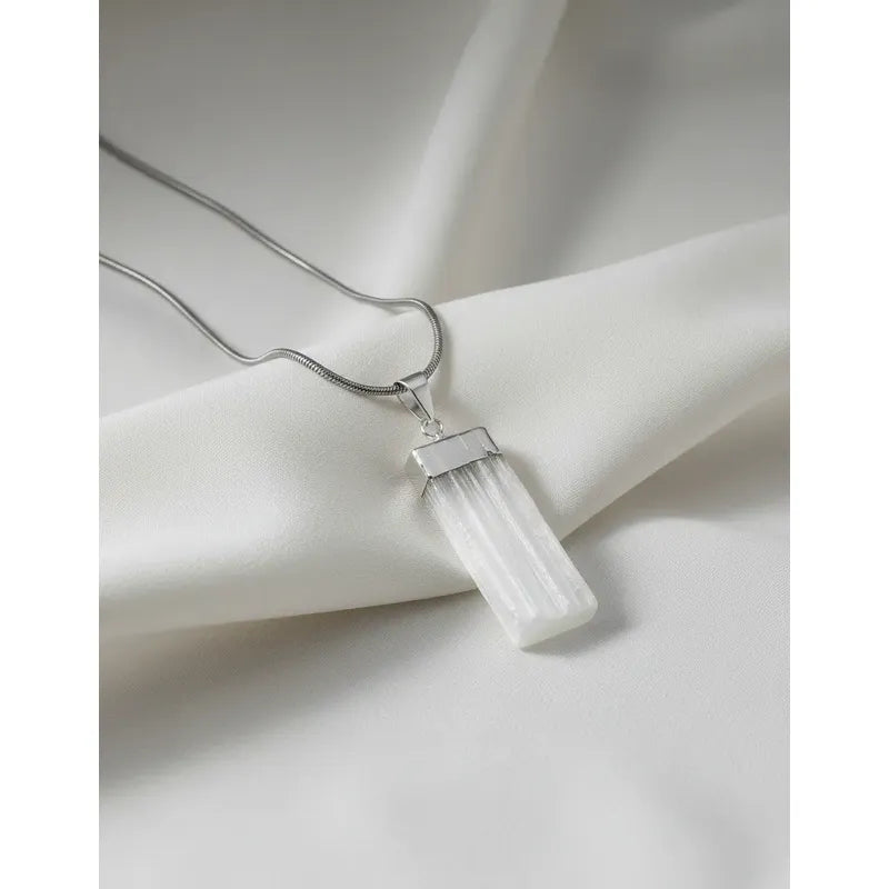 Collar Pureza Dije Selenita Con Baño De Plata Y Cadena Dije Selenita Baño De Plata 3 Cm.